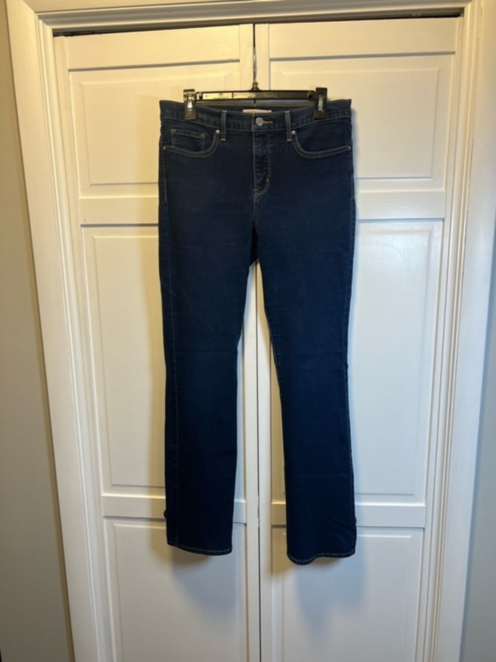 Levi’s Women’s 315 Shaping Bootcut Jeans Size 31 Color Blue